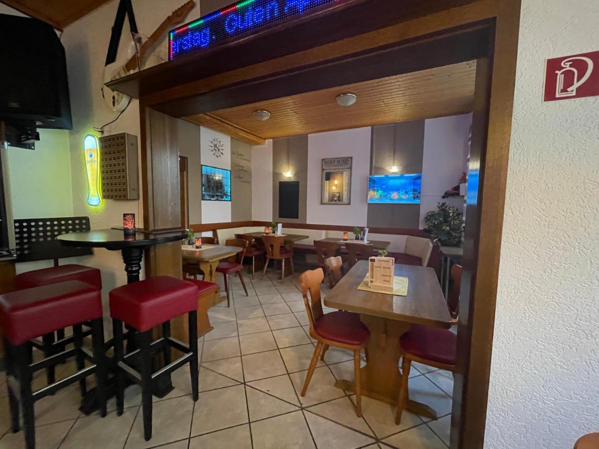 Hotel Zur Dorfschaenke Klotten Esterno foto