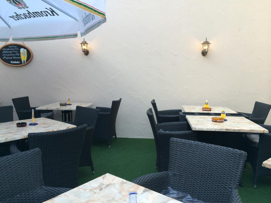 Hotel Zur Dorfschaenke Klotten Esterno foto