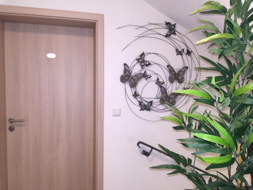 Hotel Zur Dorfschaenke Klotten Esterno foto