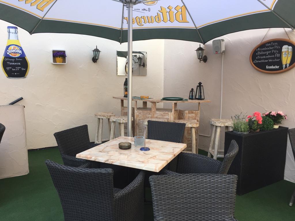 Hotel Zur Dorfschaenke Klotten Esterno foto