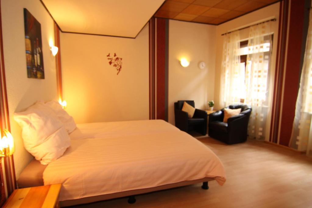 Hotel Zur Dorfschaenke Klotten Camera foto