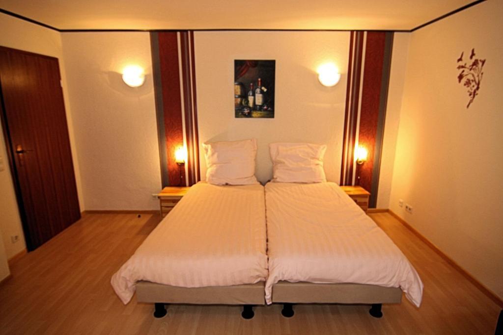 Hotel Zur Dorfschaenke Klotten Camera foto