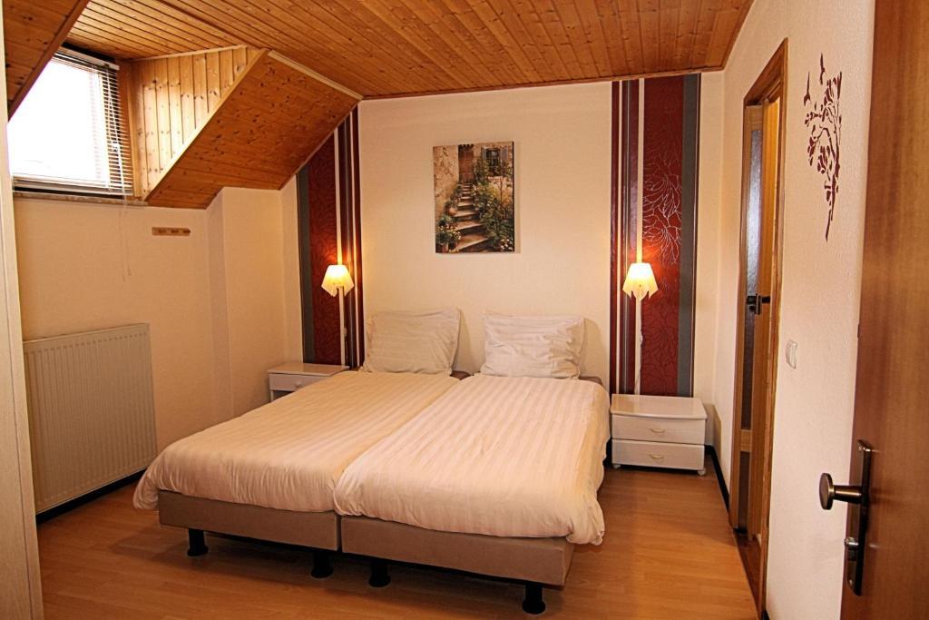 Hotel Zur Dorfschaenke Klotten Camera foto