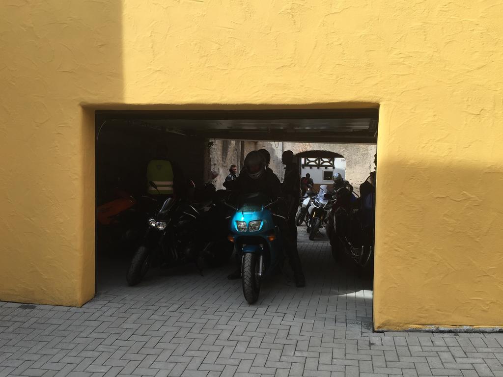 Hotel Zur Dorfschaenke Klotten Esterno foto