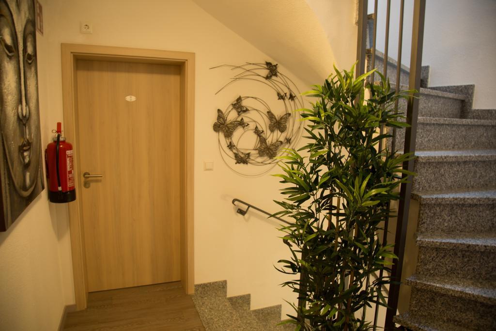 Hotel Zur Dorfschaenke Klotten Esterno foto