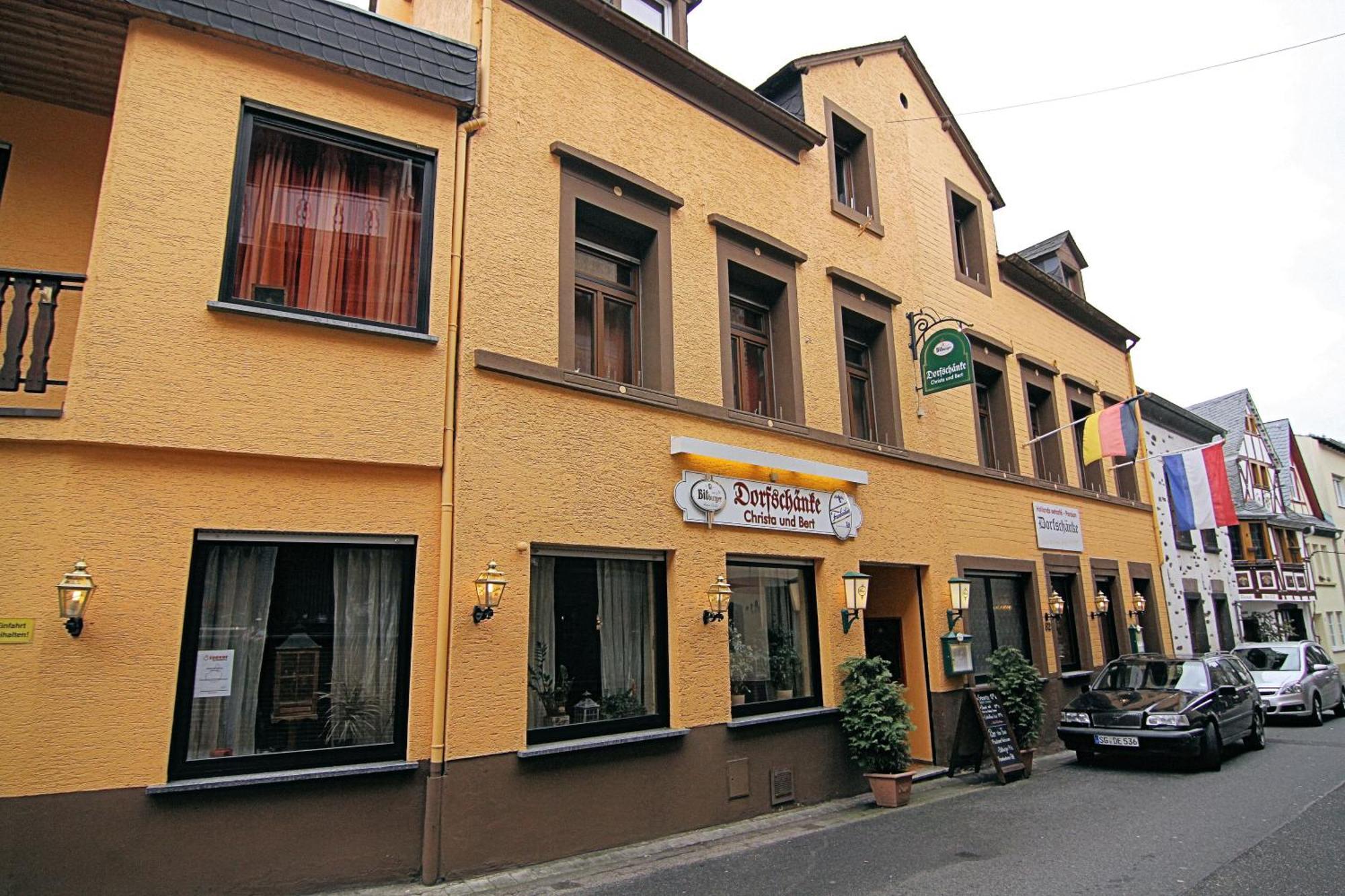 Hotel Zur Dorfschaenke Klotten Esterno foto