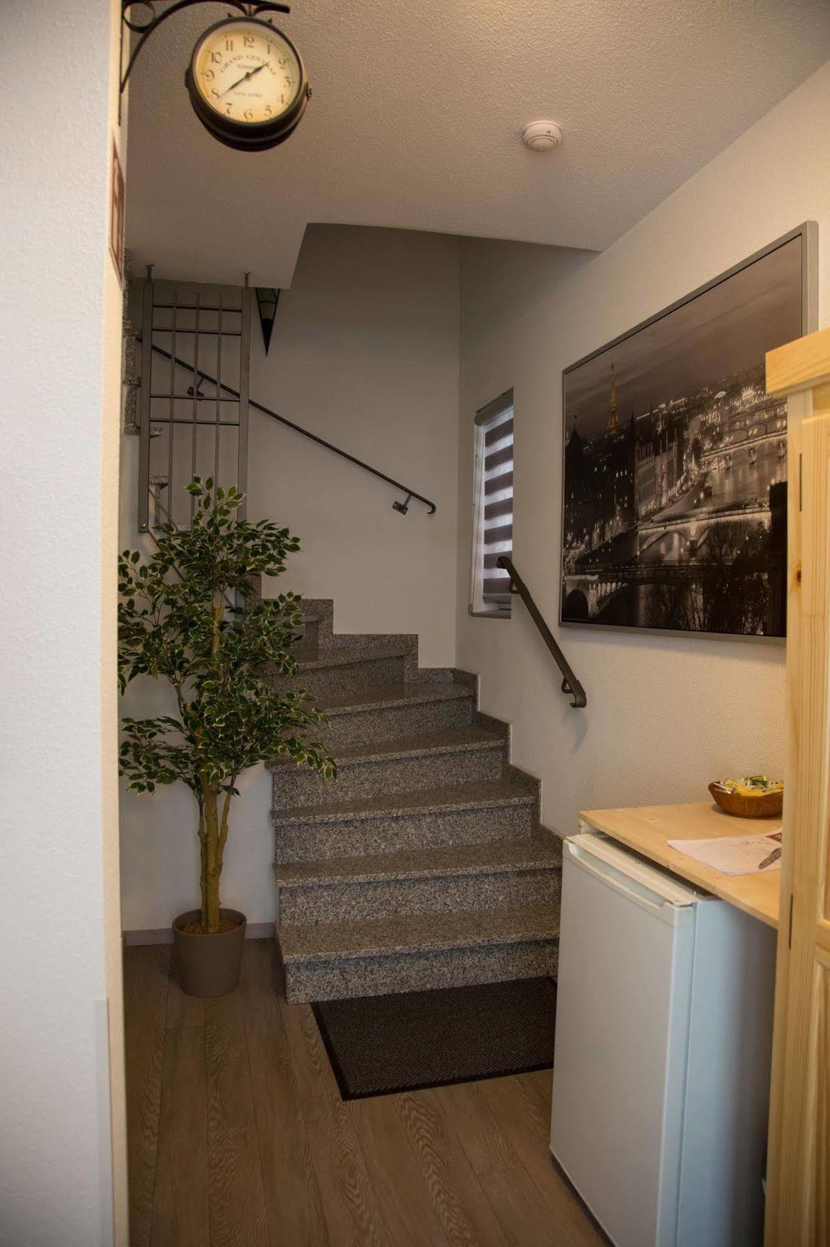 Hotel Zur Dorfschaenke Klotten Esterno foto