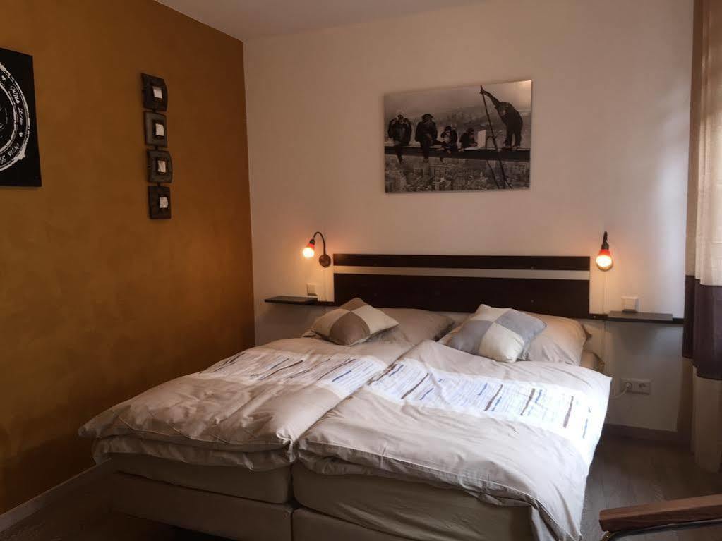 Hotel Zur Dorfschaenke Klotten Esterno foto