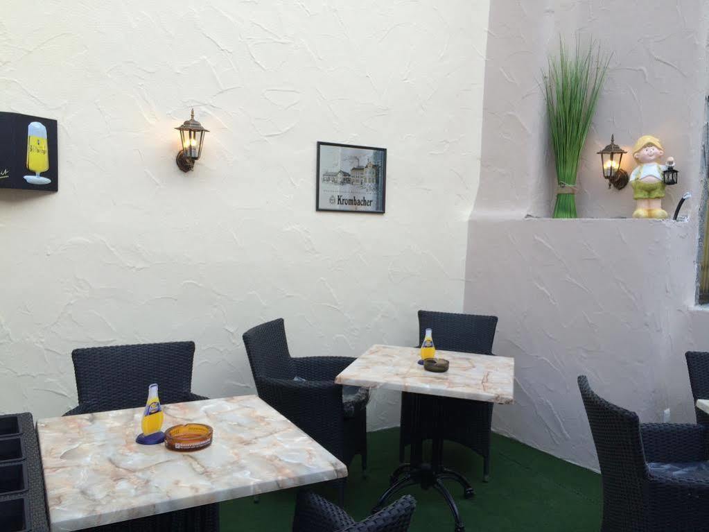 Hotel Zur Dorfschaenke Klotten Esterno foto